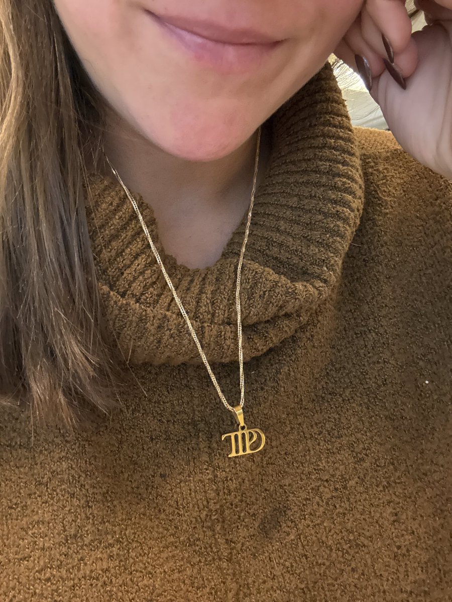 jamisversion13's tweet photo. I got another TTPD necklace (for $18!!!) because I wear mine every single day and I would be devastated if I lost it π€π«Άπ«Ά
#BlackFridayCollection https://t.co/OeHm6K4PyK