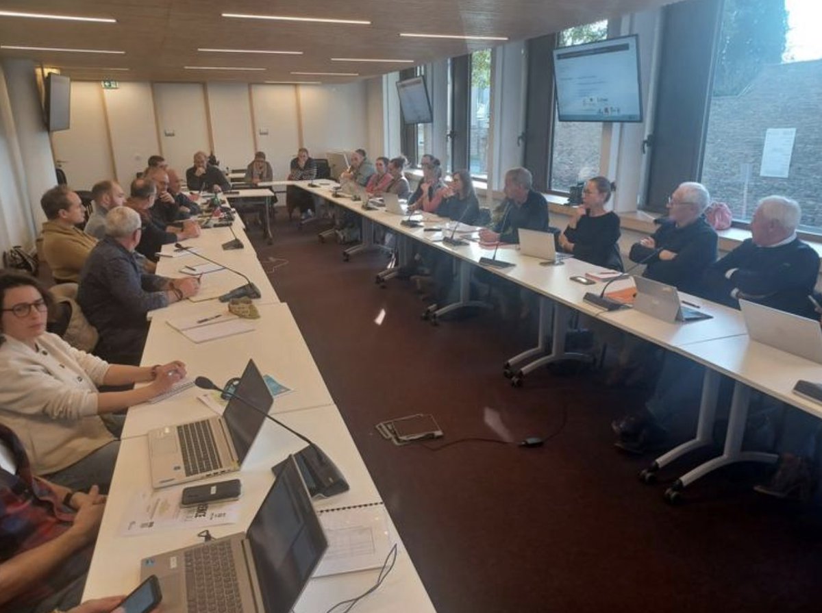 Sur Saint-Lô Agglo, la profession agricole veille à la gestion des haies. Le 21 novembre 2025, Saint-Lô Agglo a organisé une réunion de bilan de l'opération " Normandie Haies 2023-2025 ". urlr.me/VrhUCs
#cuma
<a href="/agri_normand/">L'agriculteur normand</a>