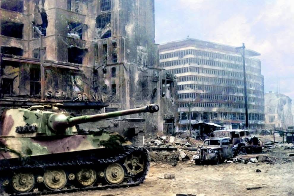 VoicesofWW2's tweet image. April 30, 1945

King Tiger n°101 from 1.Kompanie s.SS.Pz.Abt 503 Commanded by Karl Heinz Turk in Potsdamer Platz.
On April 28 1945 this Tiger n°101 attached to the Nordland and commanded by SS-Oscharf. Karl-Heinz Turk were ordered to stage an attack from the…