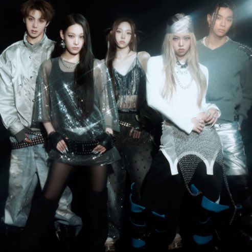 PopBase's tweet image. ALLDAY PROJECT unveils the tracklist to their first EP ‘ALLDAY PROJECT’:

• ONE MORE TIME
• LOOK AT ME
• YOU AND I 
• WHERE YOU AT (Annie + Woochan Unit)
• HOT (Tarzzan + Bailey Unit)
• MEDUSA (Tarzzan Solo)