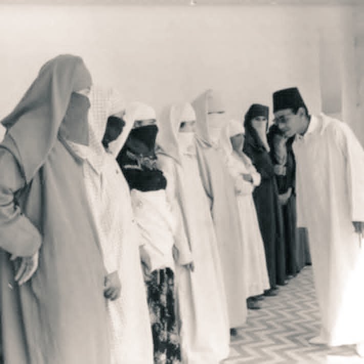 Assahib82's tweet image. قاليك النقاب دخيل على الهوية المغربية 😅
تبا لكم يا عبيد الغرب