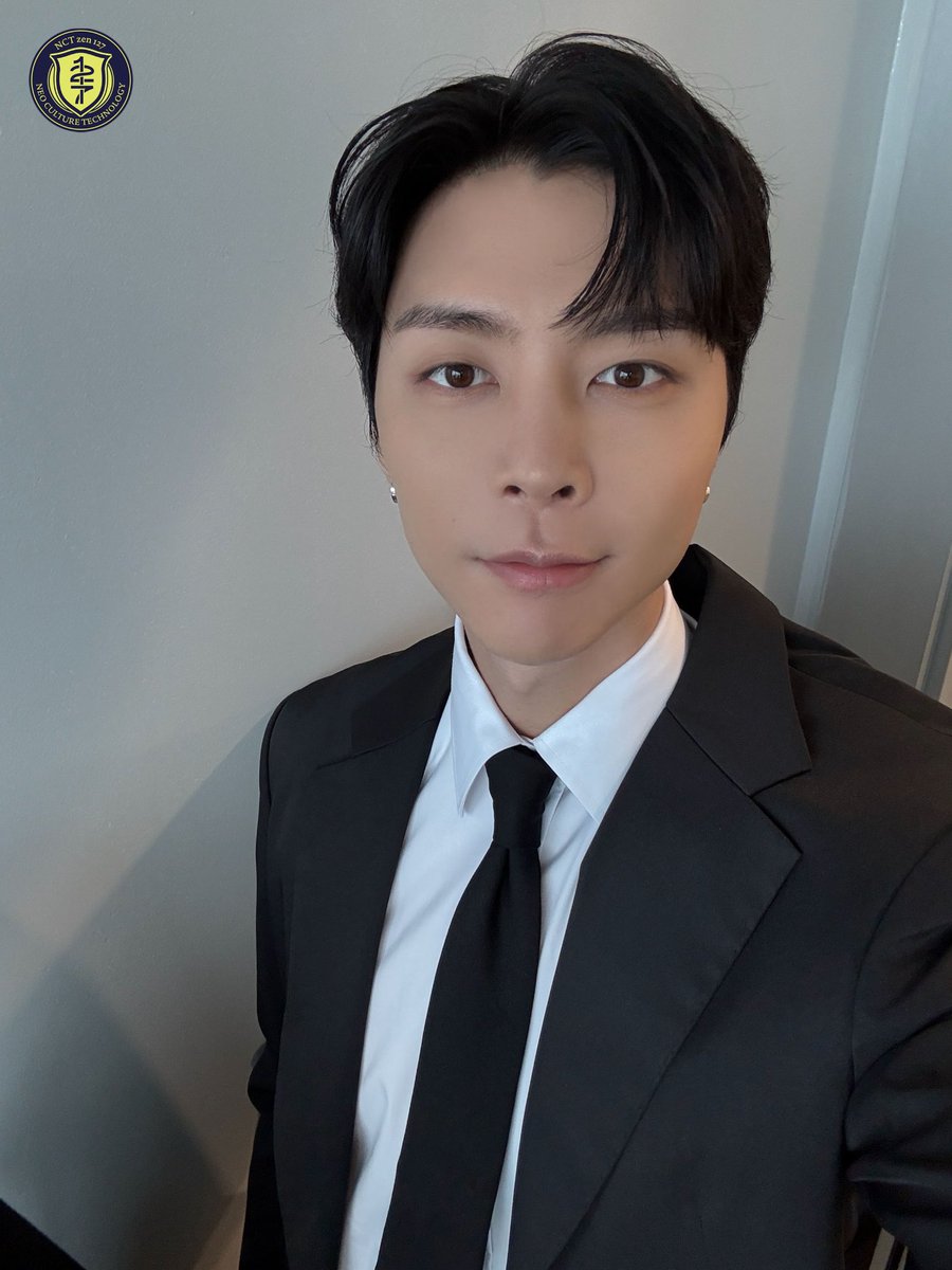 nctpopbase's tweet image. NCT 127’s JOHNNY looks mesmerizing in recent Weverse media updates.