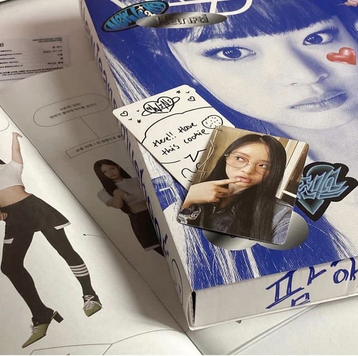 kismetfiless's tweet image. no album has ever wowed me quite like the newjeans blue book..everyone say thank you hooyounghoo right now 🐇