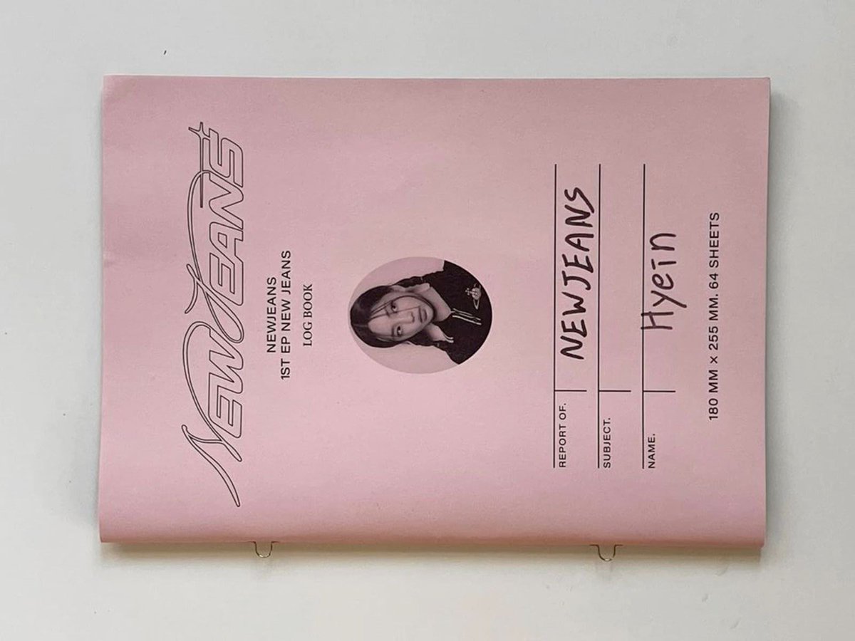 kismetfiless's tweet image. no album has ever wowed me quite like the newjeans blue book..everyone say thank you hooyounghoo right now 🐇