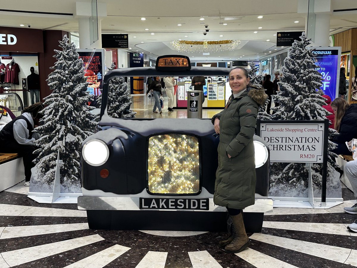 seanpaulday's tweet image. Moonlighting at Lakeside.

😁🎄❄️⛄️
