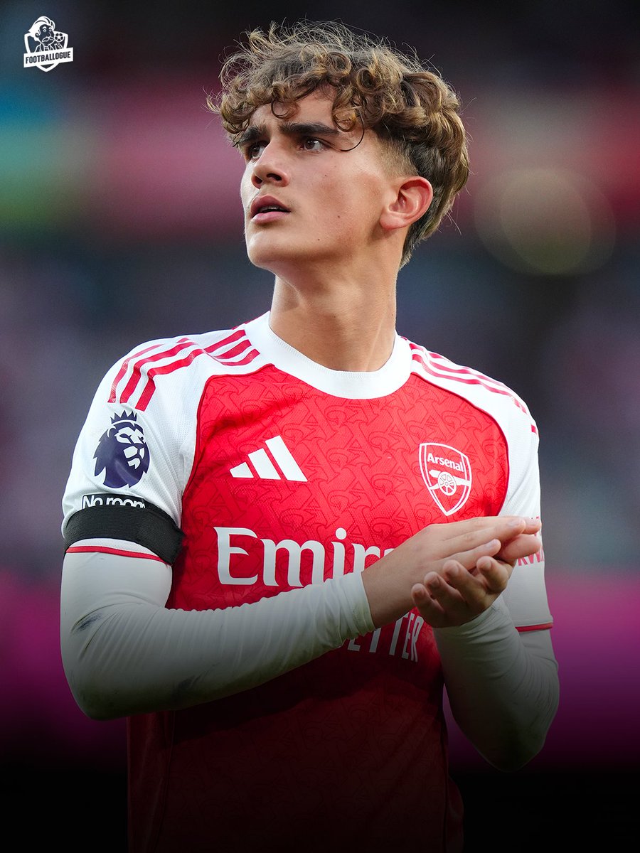 Footballogue's tweet image. 𝗔𝗥𝗦𝗘𝗡𝗔𝗟 𝗧𝗜𝗘𝗡𝗧 𝗨𝗡𝗘 𝗩𝗥𝗔𝗜𝗘 𝗣𝗘́𝗣𝗜𝗧𝗘 𝗘𝗡 𝗟𝗔 𝗣𝗘𝗥𝗦𝗢𝗡𝗡𝗘 𝗗𝗘 𝗠𝗔𝗫 𝗗𝗢𝗪𝗠𝗔𝗡 (𝟭𝟱 𝗔𝗡𝗦) ! 💎🏴󠁧󠁢󠁥󠁮󠁧󠁿

👕 2 matchs de Youth League
⚽️⚽️ vs Atletico Madrid
🆕⚽️⚽️ vs Bayern Munich (dont 𝗨𝗡 𝗕𝗨𝗧 𝗗𝗘 𝗠𝗔𝗟𝗔𝗗𝗘 🤯)

Rapide, technique, cassage de…