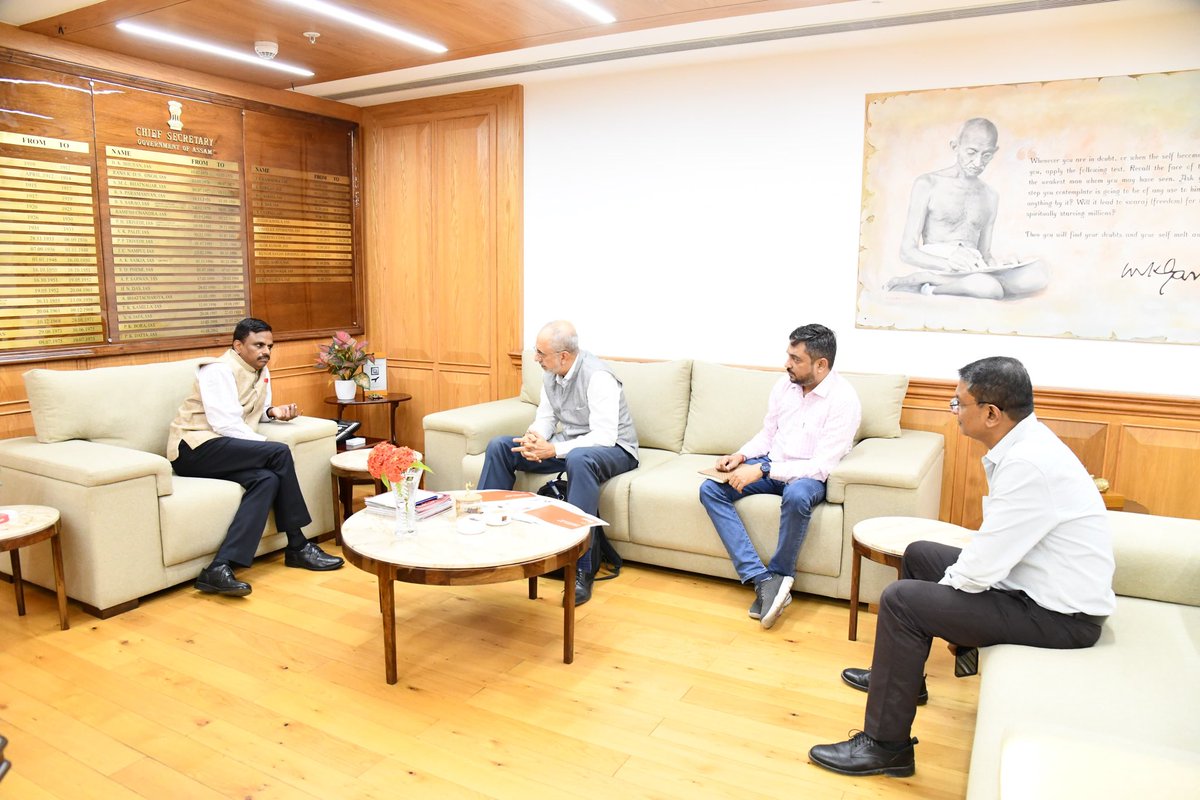 CSAssam_'s tweet photo. To strengthen the State’s health sector, I had an engaging discussion with Shri Ishmeet Singh, CEO of the Piramal Foundation.

Shri Singh provided an update on the pilot project launched a year ago in Darrang, which is driving digital transformation in healthcare through the Swasthya Application. Widely used by ASHA workers, the application has improved last-mile case tracking by enabling real-time data entry, case monitoring, and follow-up alerts, thereby enhancing efficiency, transparency, and the quality of grassroots service delivery.

He also shared that a Swasthya Samiksha Kendra has been established in Darrang in collaboration with the National Health Mission (NHM) to support data-driven decision-making and strengthen local health interventions.

In alignment with the Sustainable Development Goals, we explored opportunities for collaboration under Project SWASTH ASSAM – StateWide Alliance for System Transformation in Health. The initiative aims to enhance service delivery, ensure a high-quality continuum of care, and improve community-level outreach, particularly addressing challenges in reproductive health, maternal health, and childcare.

@himantabiswa 
@CMOfficeAssam 
@nhm_assam 
@dhsfw_assam 
@PiramalFdn