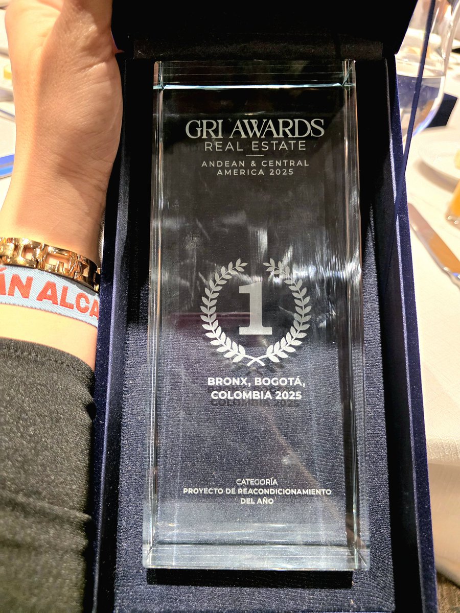 1/2 Desde la <a href="/FUGABogota/">FUGA</a> recibimos con alegría y orgullo el galardón “Reacondicionamiento del Año” en los GRI Awards Andean &amp; Central America Real Estate 2025, resultado de un trabajo articulado con <a href="/RenoBo_Bogota/">RenoBo</a> y <a href="/cfreyes/">Carlos Felipe Reyes</a>.

Este premio es un reconocimiento y un posicionamiento