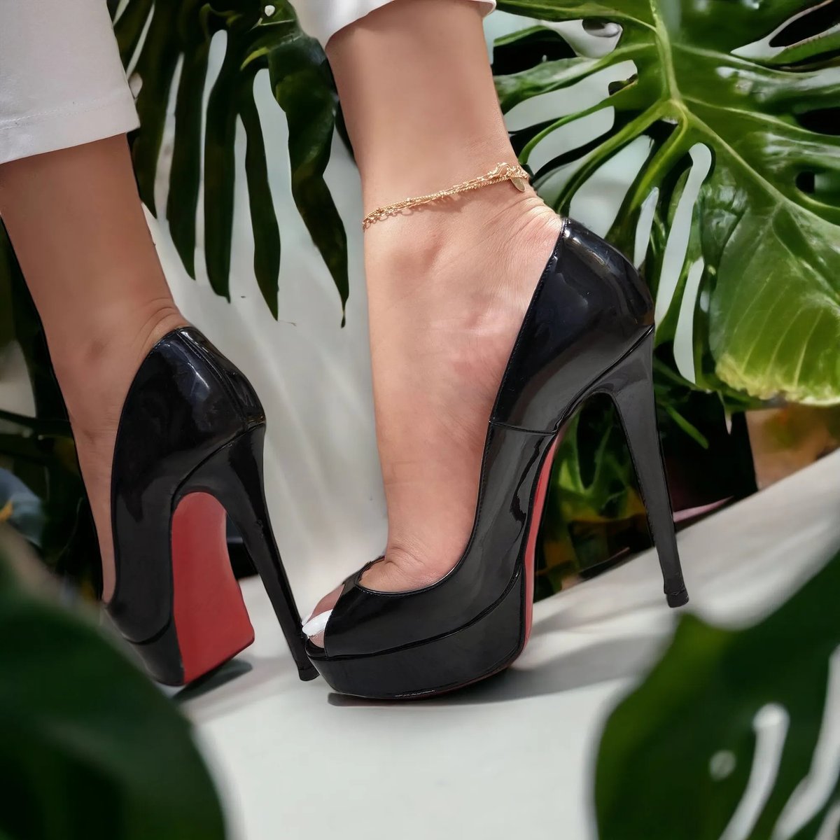 Red Beneath &amp; Green All Over
Some walk. Some leave an impression.

Red beneath, green above, every detail in its place.

#zora #fashionista #PhotographyIsArt #loubutin