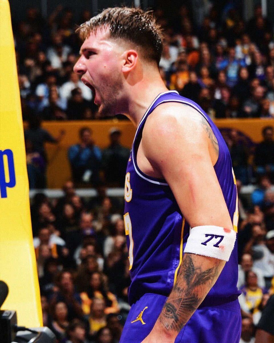 Luka Dončić in the 1Q last night: 

24 PTS | 5 3PM

He ties James Harden for the 3rd-most quarters in the play-by-play era (1997-98) with 20+ PTS on 5+ 3PM 😤

Stephen Curry - 24
Damian Lillard - 11
James Harden - 7
Luka Dončić - 7 