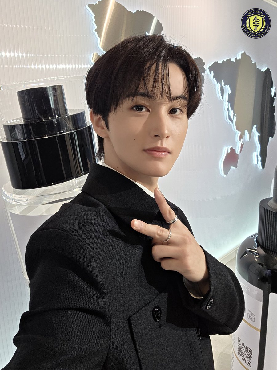 nctpopbase's tweet image. NCT’s MARK looks fabulous in new photo via Weverse Membership.