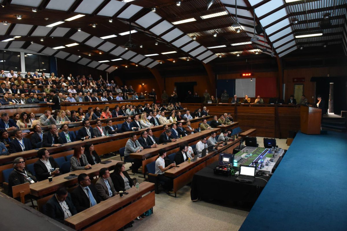 Ejercito_Chile's tweet image. En la @AcademiaGuerra se está realizando el segundo Ejercicio Nacional Estratégico y Táctico de Infraestructura Crítica “Escudo Minerva” organizado por #CiberLab, laboratorio de ciberdefensa y ciberseguridad, creado por el #EjércitoDeChile y la @ucatolica para fortalecer la…