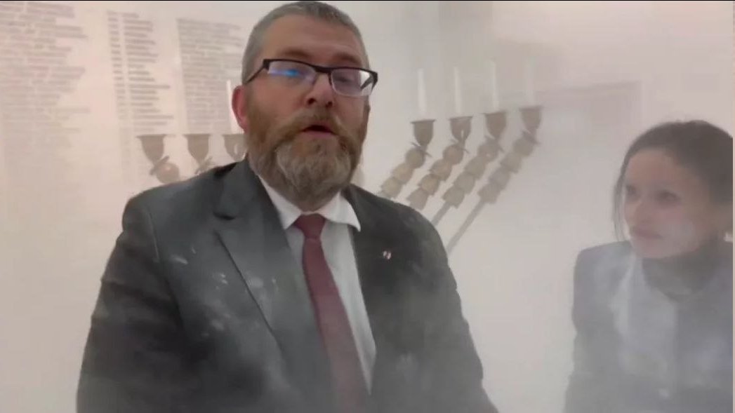 Grzegorz Braun, along with several MPs from his political group, published open letters to Russian Foreign Minister Sergey Lavrov and Poland's Foreign Minister Radosław Sikorski, urging both sides to de-escalate tensions between Poland and Russia.

In his message to Lavrov, Braun