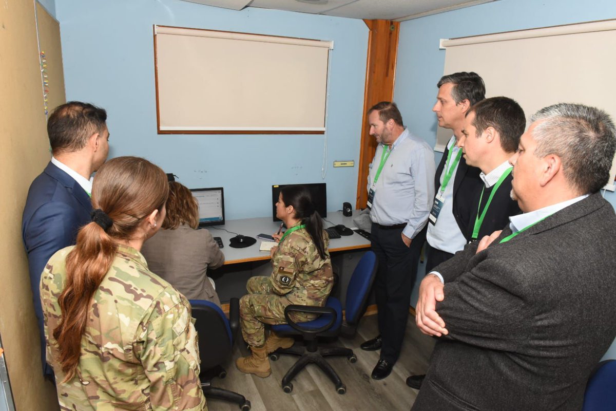 Ejercito_Chile's tweet image. En la @AcademiaGuerra se está realizando el segundo Ejercicio Nacional Estratégico y Táctico de Infraestructura Crítica “Escudo Minerva” organizado por #CiberLab, laboratorio de ciberdefensa y ciberseguridad, creado por el #EjércitoDeChile y la @ucatolica para fortalecer la…