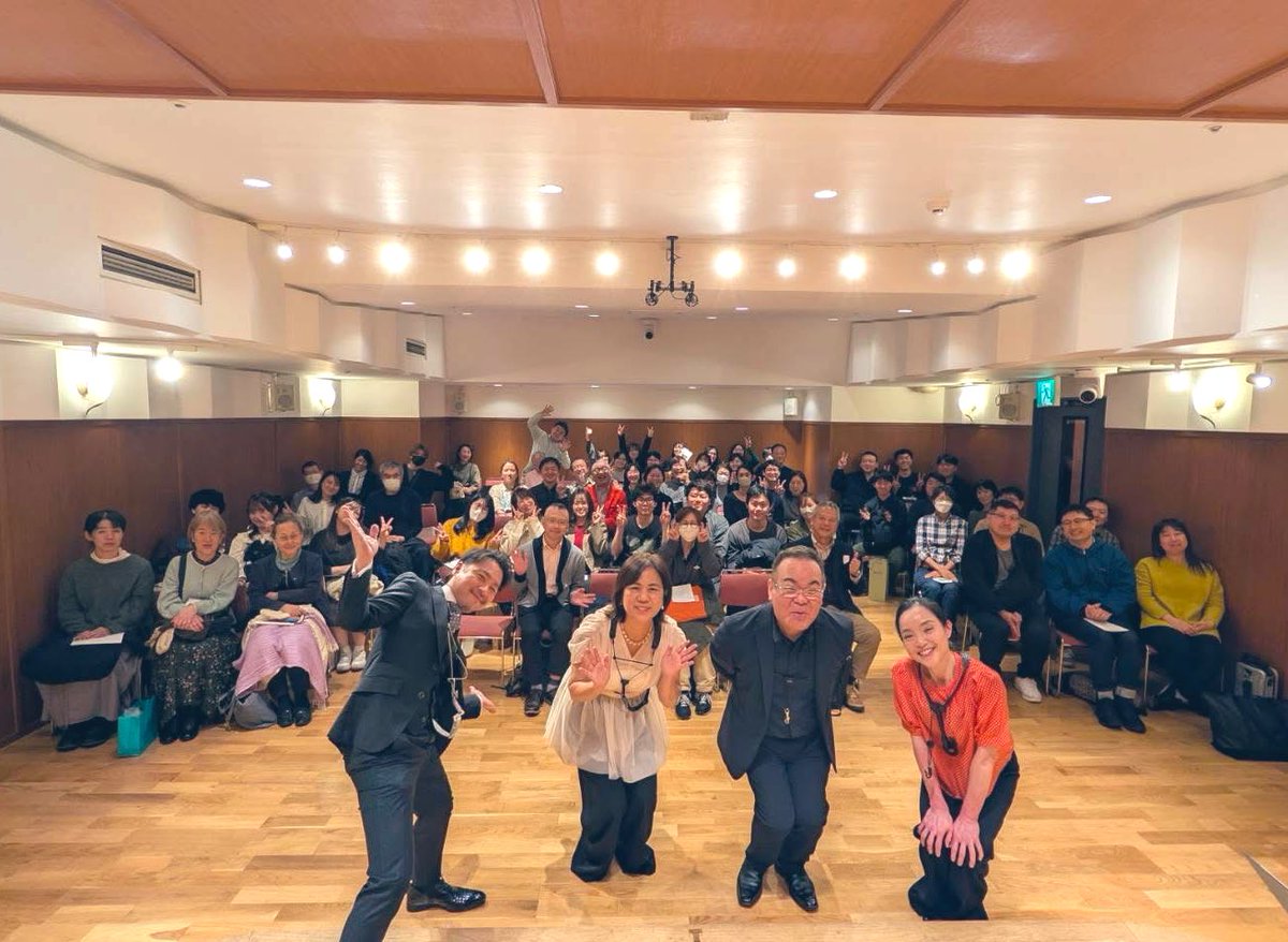MasaheroTAMURA's tweet photo. 2025.11.24
⁡こんな4人で集まってみました
と題して
Soprano 大城正司さん
Alto 市川早苗さん
Tenor 大栗司麻さん
Baritone 田村
⁡
という珍しい��ぶれでのカルテットのコンサートでした。
⁡当初予定していた昼の公演が大変ありがたいことに早々に完売。
気合い入れて夜も！
たくさんご来場いただきましてありがとうございました！

こんなガチプログラムを一日二公演なんて初の経験。

即席のメンバーで、当然固定では出せないやり取りを楽しみつつ、そして個人的には学生の頃にはよくやっていたカルテットでのバリトンを、久々に堪能！
やっぱりカルテットのバリトンも楽しい！
⁡
今回のプログラムはスカルラッティやアルベニス、パスカル、ピエルネ、リュエフといった、かのディファイエ・カルテットが大切にしていたレパートリーの数々。
僕の世代よりもそれらがもっと身近だった少しだけ上の世代の先輩達とのアンサンブルは、色々と気づかされることが多かった。
このコンサートに向け改めてディファイエ・カルテットを聴き、昔はあまり気づけなかったそのカッコ良さにどハ��りしまして、一応気持ちの上では目指せジャン・ルデュー！でおりました。
個人的には色々うまくいかなかったこともあったけど…またいつ誘われてもいいようにバリトンもしっかり精進していきます。