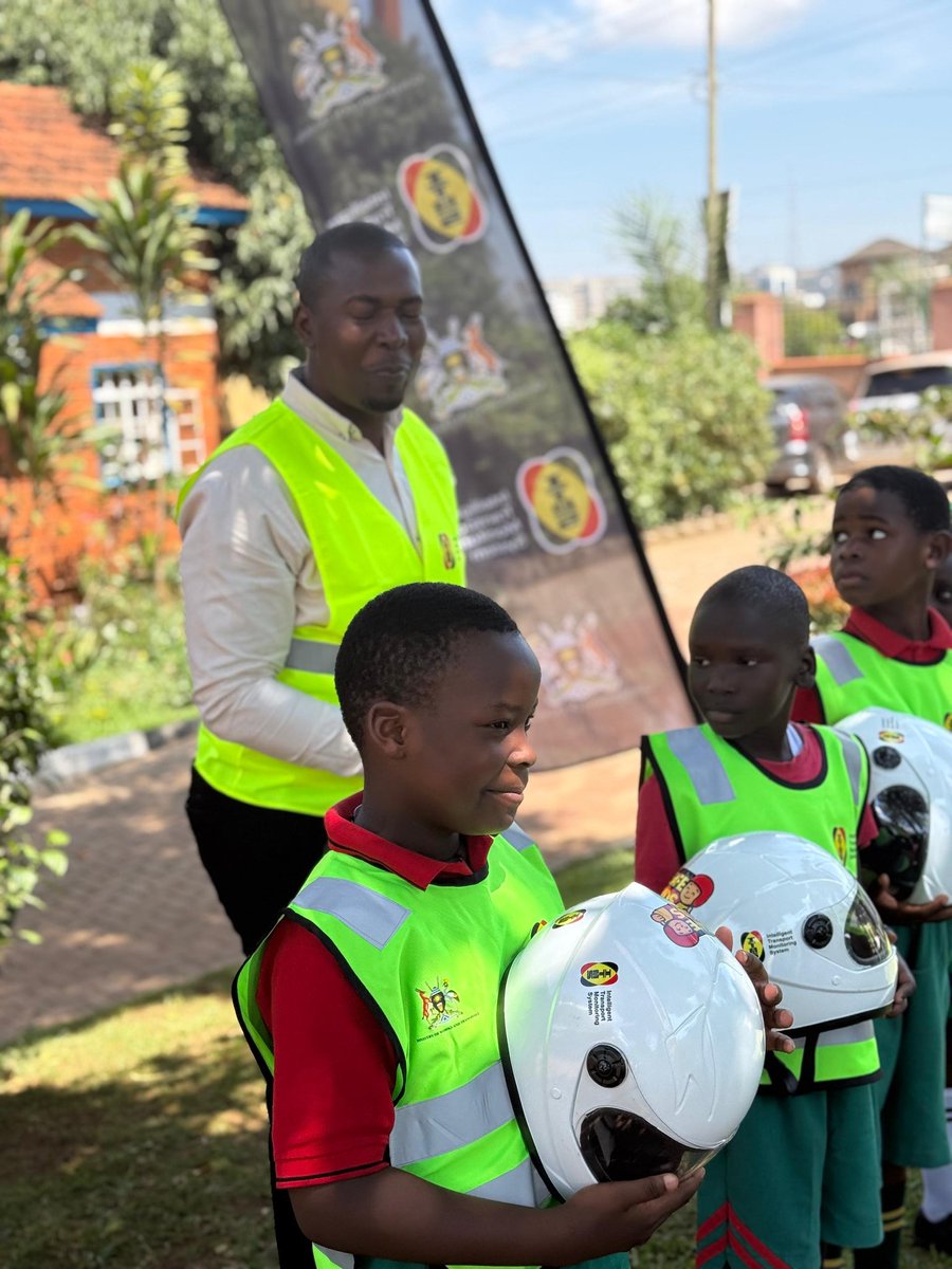 Urbanstyles256's tweet image. Today, the @itmsug and partners conducted a #SafeKidsSafeFuture campaign at Mother Kevin nursery and primary school Nsambya. 
After the session some kids were rewarded with safety helmets.
#ITMSUg