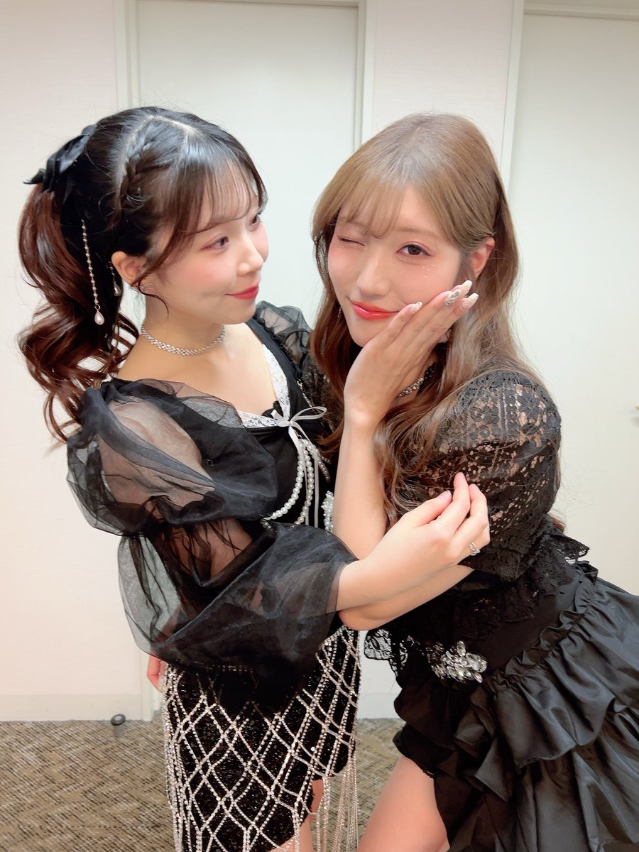 やんやん 12年間 お疲れ様 💐🧡🩵

最後のライブに誘ってくれてありがとう💖！！！
また一緒にステージ立てたのも最後を見届けられたのも嬉しくて私も良き思い出だぁ🥰💕

来てくれた皆様お疲れ様でした！明日改めてお礼ツイートさせてください！🙏❄️