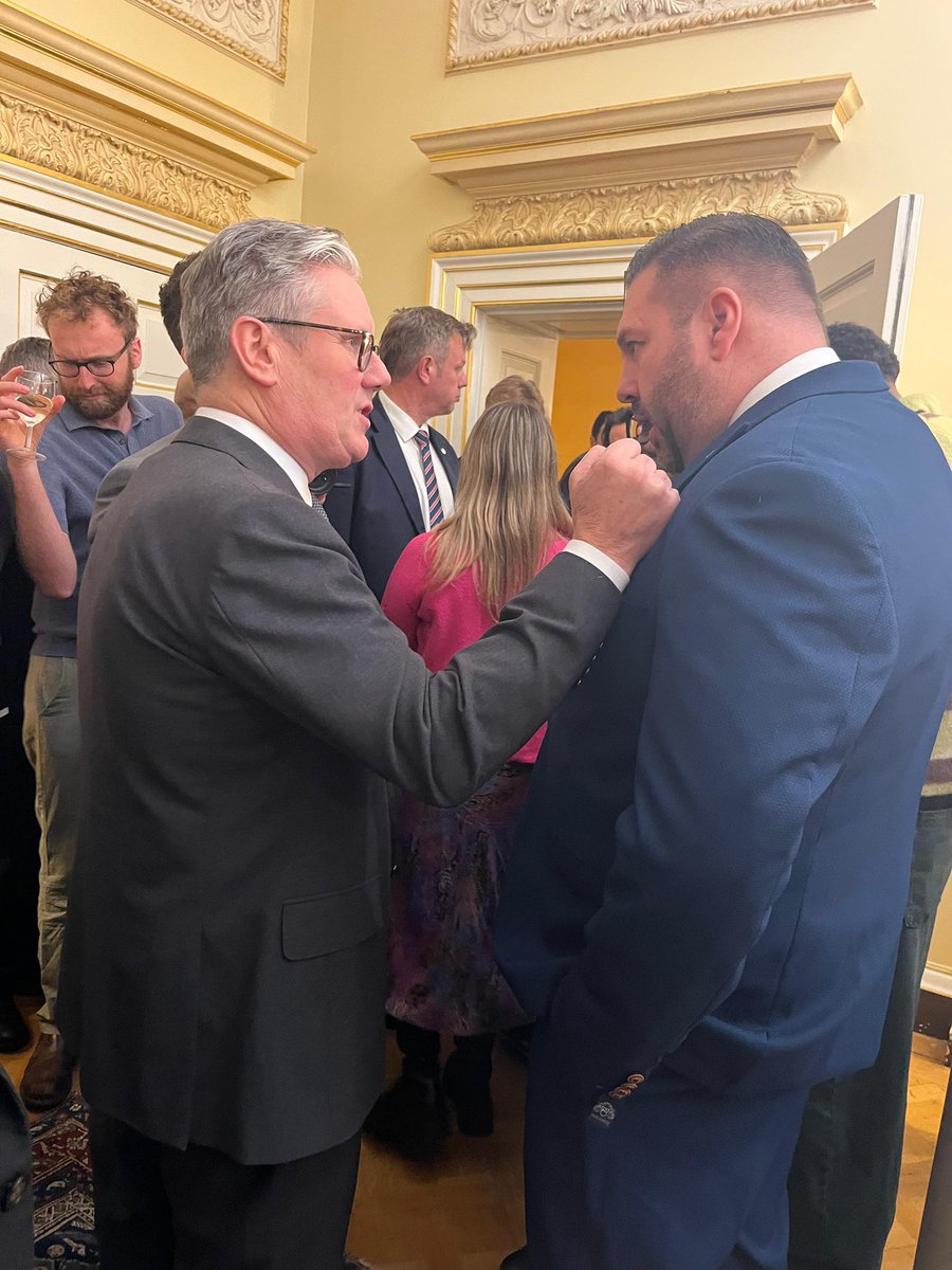 Dan Gaze Support Service tweet media