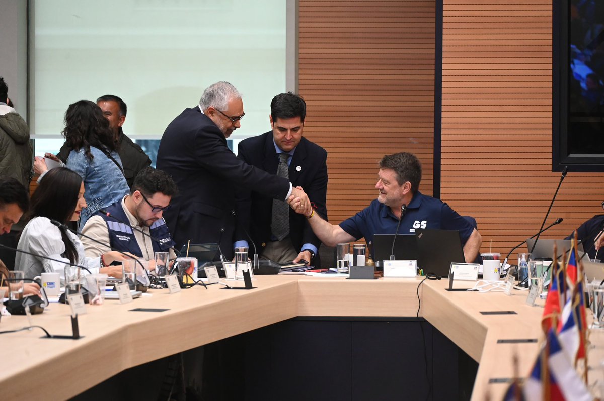 Orrego's tweet image. Santiago merece una fiesta que sea de todos para conmemorar sus 485 años de historia. Aprobamos la fiesta #SantiagoTeAmo, un evento que reúne a las 52 comunas y que busca convertirse en una tradición que celebre a nuestra ciudad. En febrero, cuando muchos no salen de vacaciones,…