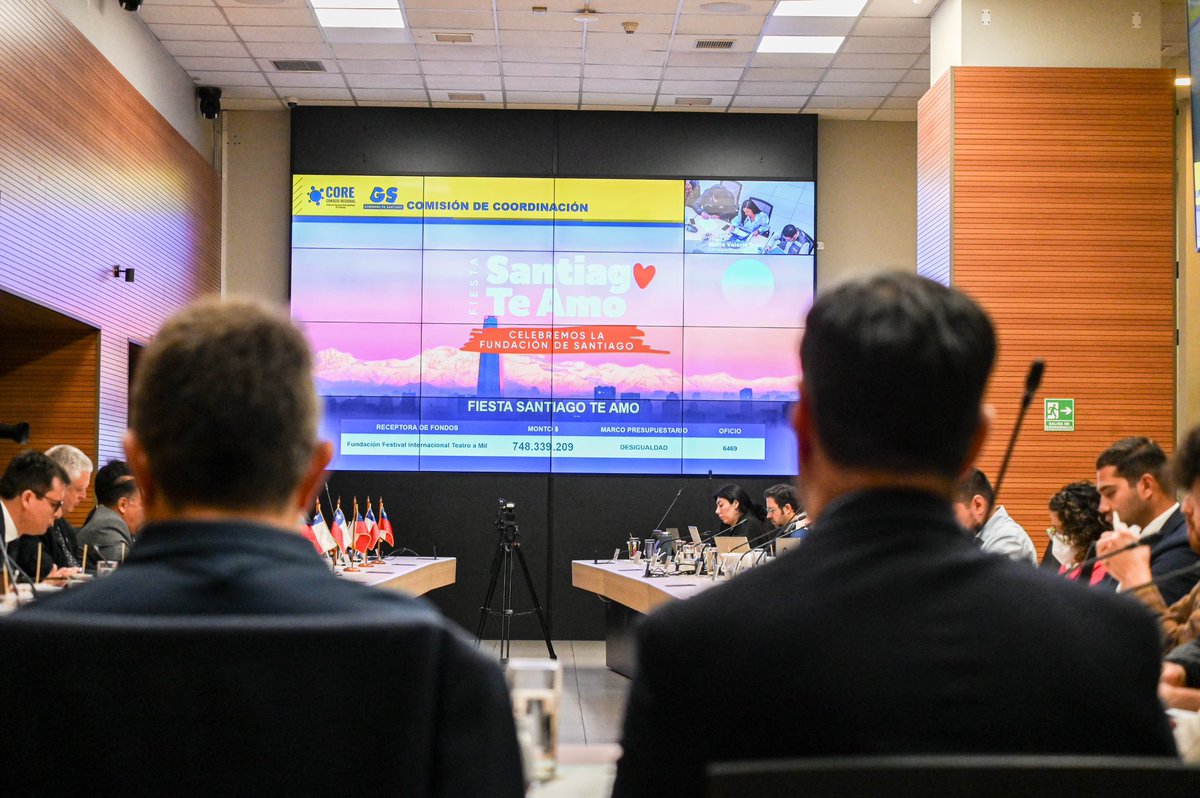 Orrego's tweet image. Santiago merece una fiesta que sea de todos para conmemorar sus 485 años de historia. Aprobamos la fiesta #SantiagoTeAmo, un evento que reúne a las 52 comunas y que busca convertirse en una tradición que celebre a nuestra ciudad. En febrero, cuando muchos no salen de vacaciones,…