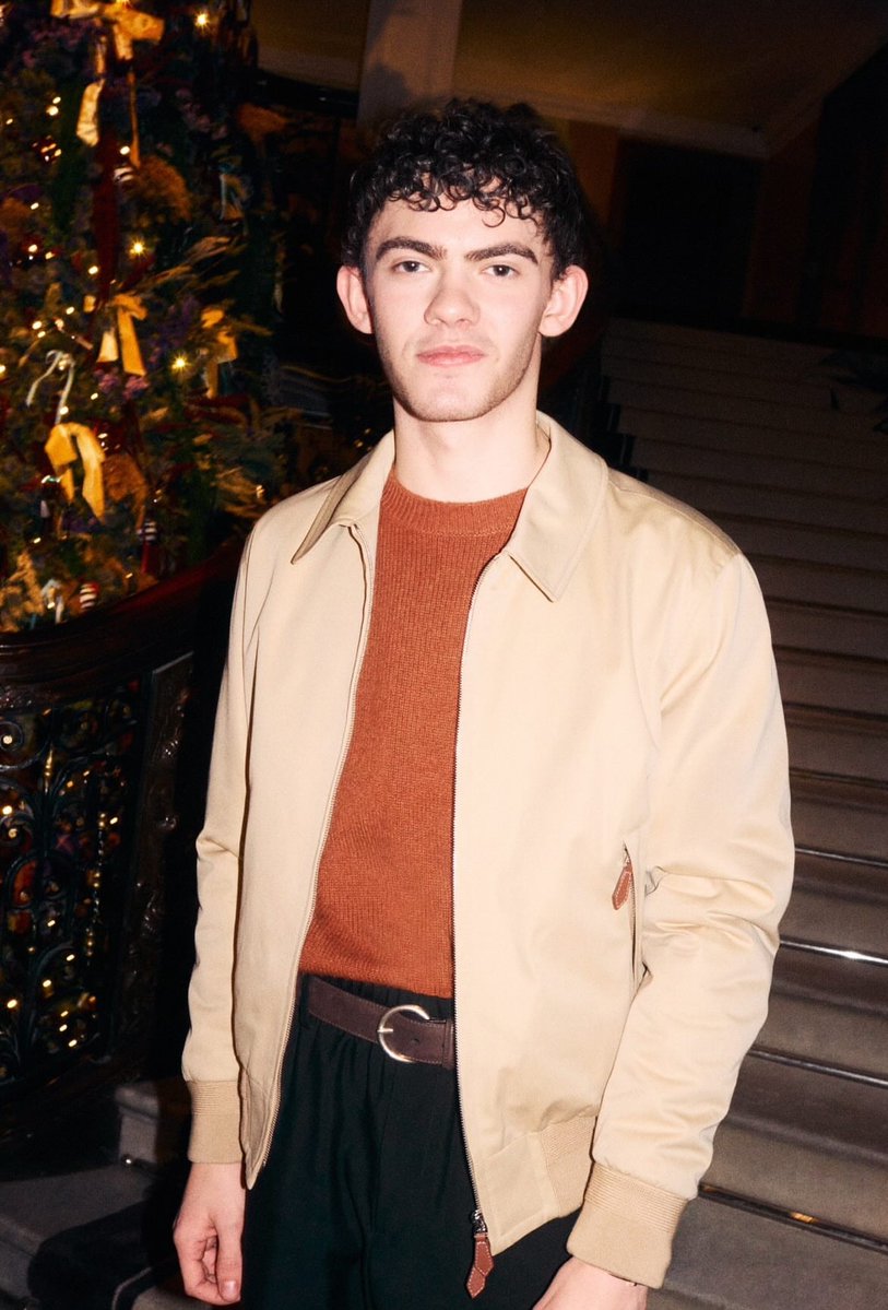 reiislocked's tweet image. he&apos;s so damn fine