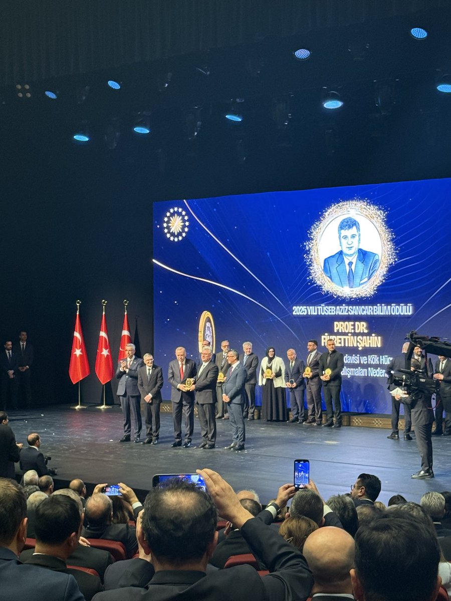 Cumhurbaşkanlığı Beştepe Millet Kongre ve Kültür Merkezinde “TÜSEB Aziz Sancar Bilim, Hizmet ve Teşvik Ödül Töreni” ne davetli olarak katıldım. 

Değerli hocalarımız ve arkadaşlarımız ile görüşme şansımız oldu. 

Ödül alan hocalarımızı tebrik ederim 🙏🏻 

 #tüseb #sağlıkbakanlığı