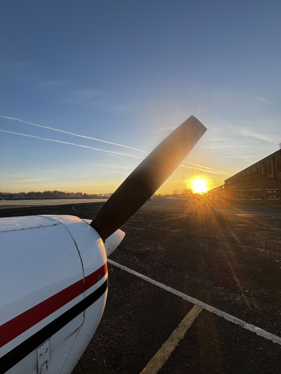 AviateAddict's tweet image. A Cold start this morning but beautiful once the heater kicked in 😂
#manchester #aviation #pilot #flightinstruction #coldmorning
