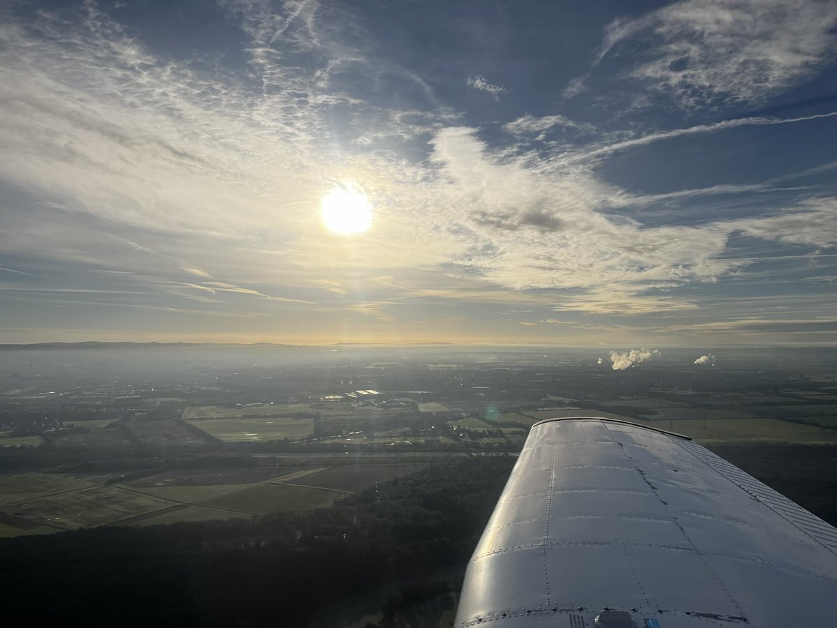 AviateAddict's tweet image. A Cold start this morning but beautiful once the heater kicked in 😂
#manchester #aviation #pilot #flightinstruction #coldmorning