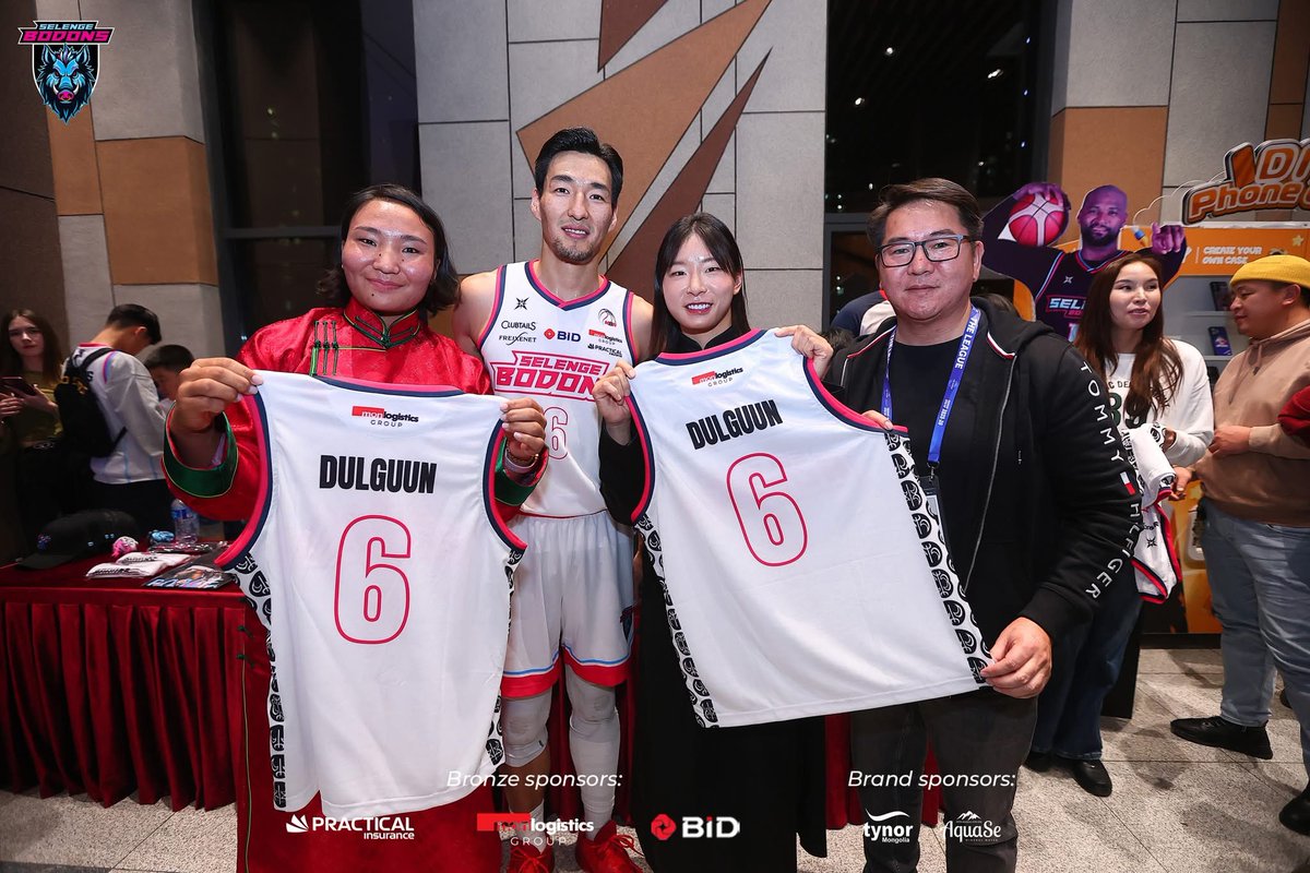 Дөлгөөнийг өө очиж дэмжжээ, энэ охин ер нь Энх Оргилийгоо давж хараад бна уу гүй юу 😁