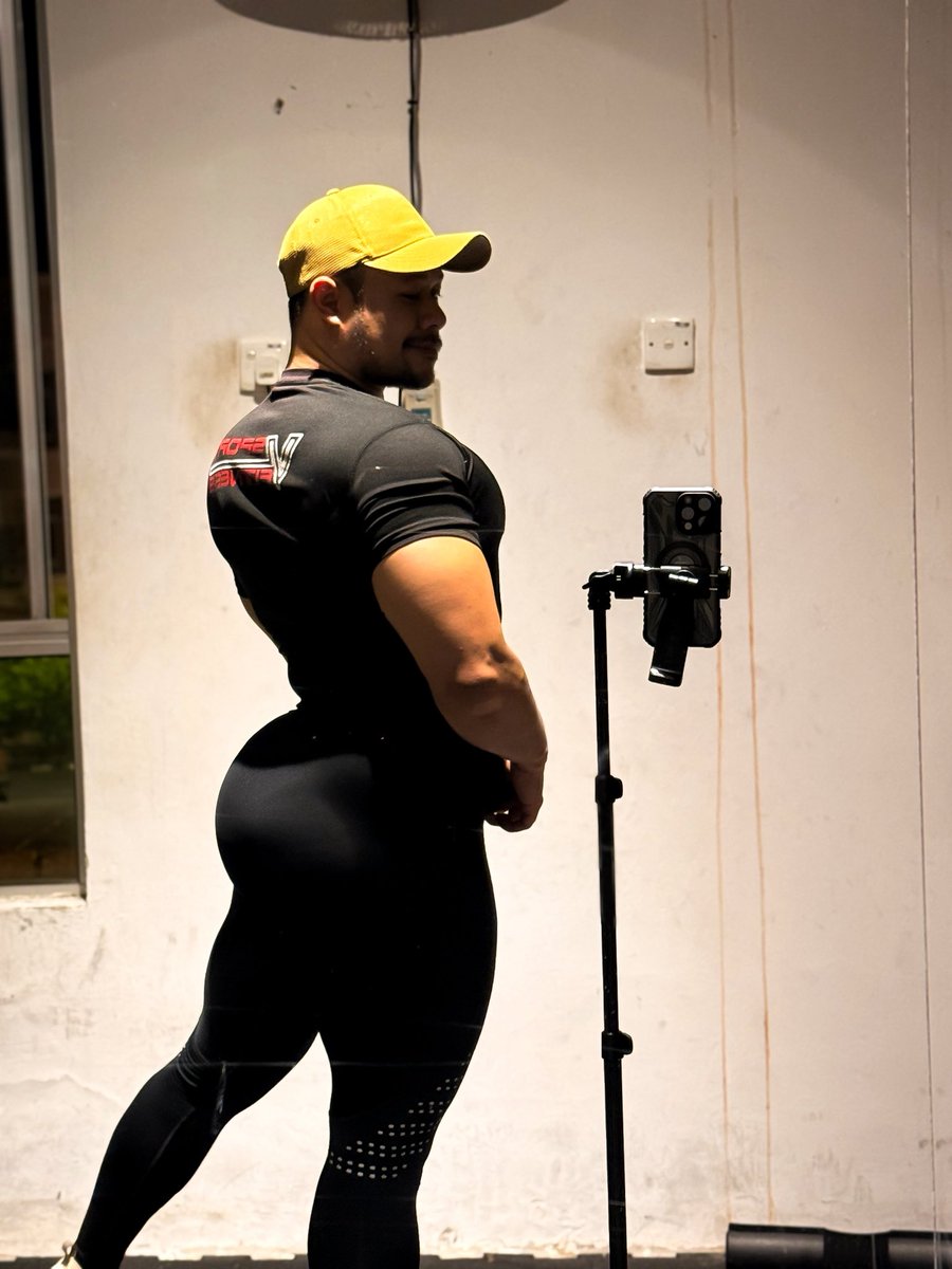 xhx_93's tweet image. *kiss forehead

Good nite baby
Have a sweet dream
I go shower first 
Later i spoon you.. 

Contoh ……..