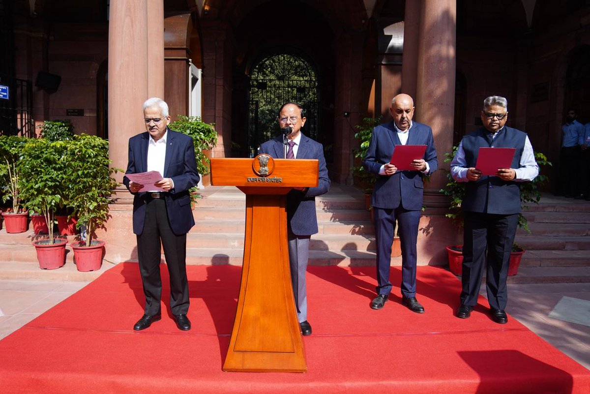 PMOIndia's tweet image. Earlier today, on Constitution Day, the Preamble was read out in the Prime Minister&apos;s Office. Principal Secretary to the Prime Minister, Dr. PK Mishra, Principal Secretary-2 to PM, Shri  Shaktikanta Das, Advisor to PM, Shri Tarun Kapoor, Special Secretary to PM, Shri  Atish…