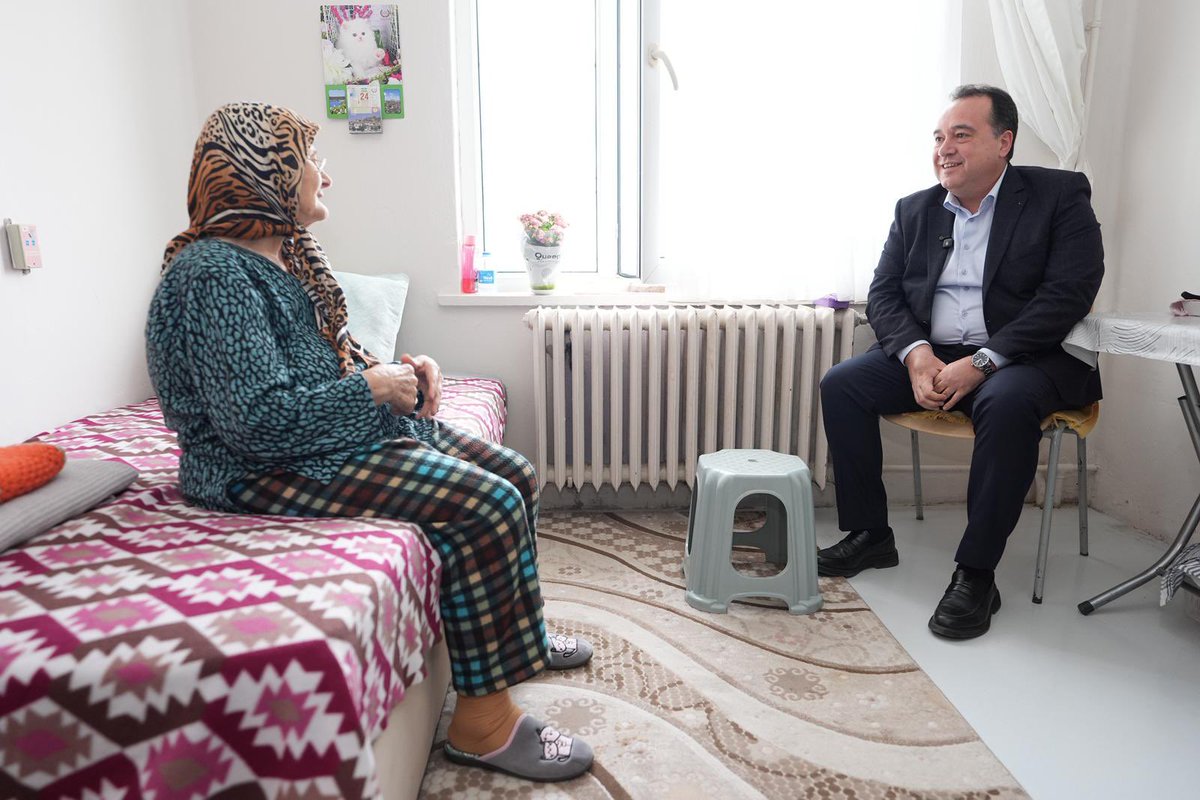 besimecz's tweet image. İsmail-Muammer Cider Huzurevi ile Manisa Huzurevi Vakfı Özel Huzurevi sakini değerli büyüklerimizi ziyaret ettik. Onların hatırlarını sormak, istek ve taleplerini dinlemek benim için çok kıymetli.