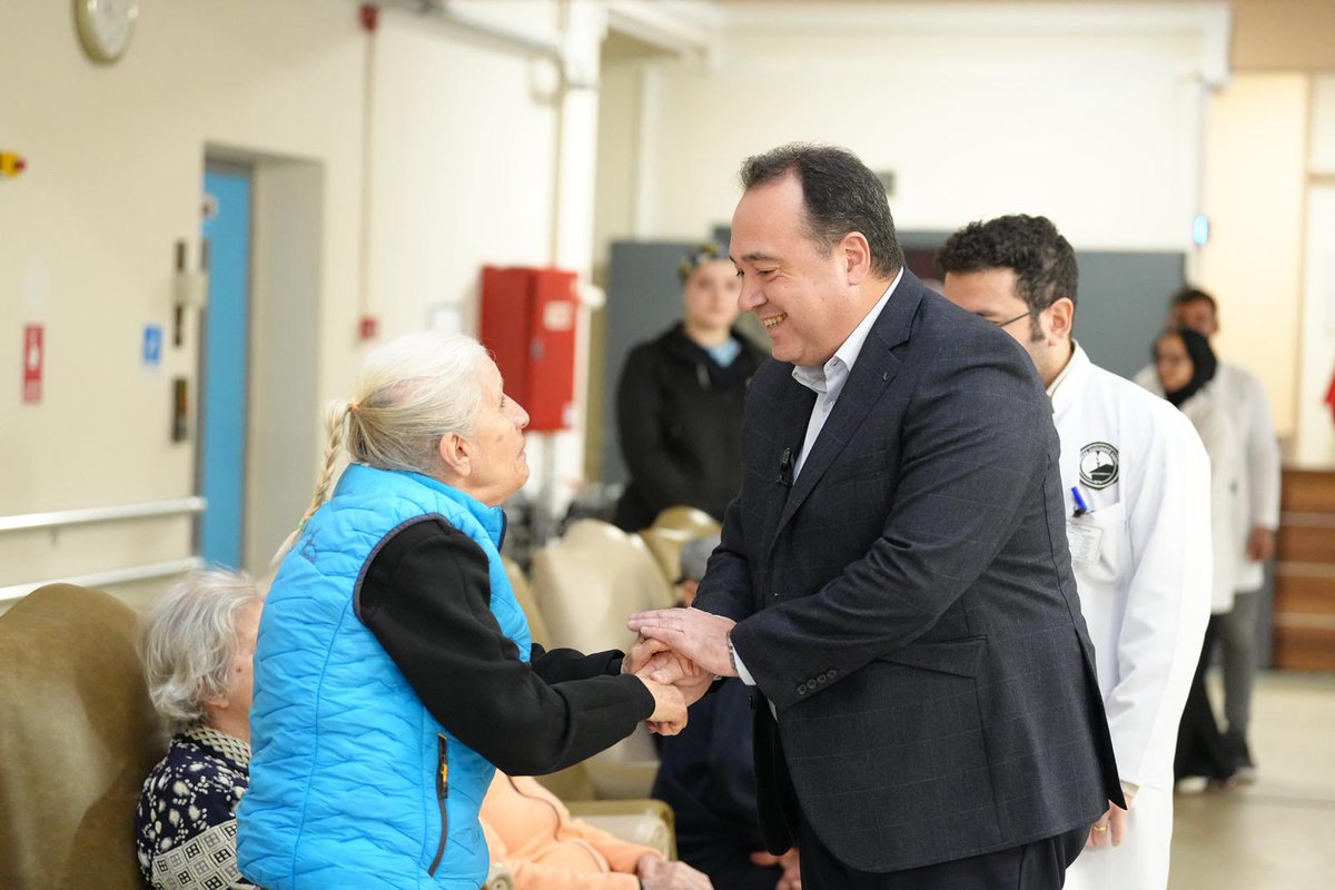 besimecz's tweet image. İsmail-Muammer Cider Huzurevi ile Manisa Huzurevi Vakfı Özel Huzurevi sakini değerli büyüklerimizi ziyaret ettik. Onların hatırlarını sormak, istek ve taleplerini dinlemek benim için çok kıymetli.