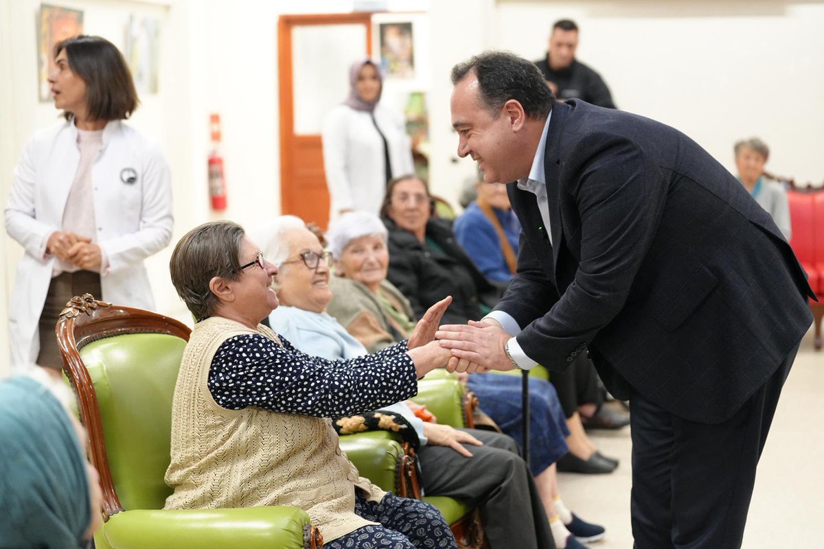 besimecz's tweet image. İsmail-Muammer Cider Huzurevi ile Manisa Huzurevi Vakfı Özel Huzurevi sakini değerli büyüklerimizi ziyaret ettik. Onların hatırlarını sormak, istek ve taleplerini dinlemek benim için çok kıymetli.