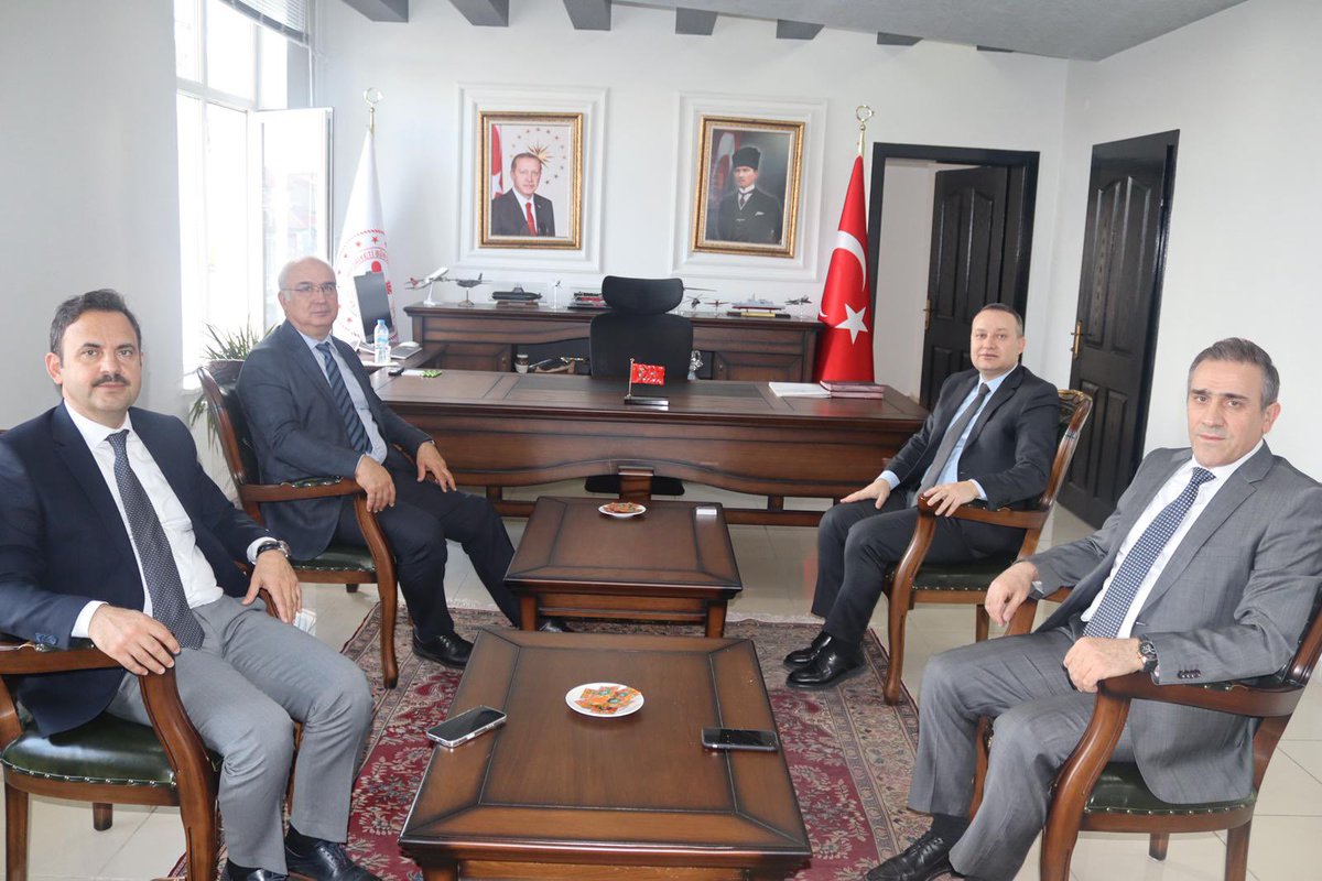 Melikgazi Kaymakamı Sn. Sedat Arısoy, Kocasinan Kaymakamı Sn. Erdoğan Turan Ermiş ve Talas Kaymakamı Sn. İlyas Memiş, Kaymakamımız Yücel Erdem’e makam ziyaretinde bulundular.

Nazik ziyaretleri için kendilerine teşekkür ederiz.

<a href="/MelikgaziKay/">Melikgazi Kaymakamlığı</a> 
<a href="/KocasinanKym/">Kocasinan Kaymakamlığı</a> 
<a href="/TalasKaymakam/">Talas Kaymakamlığı</a>