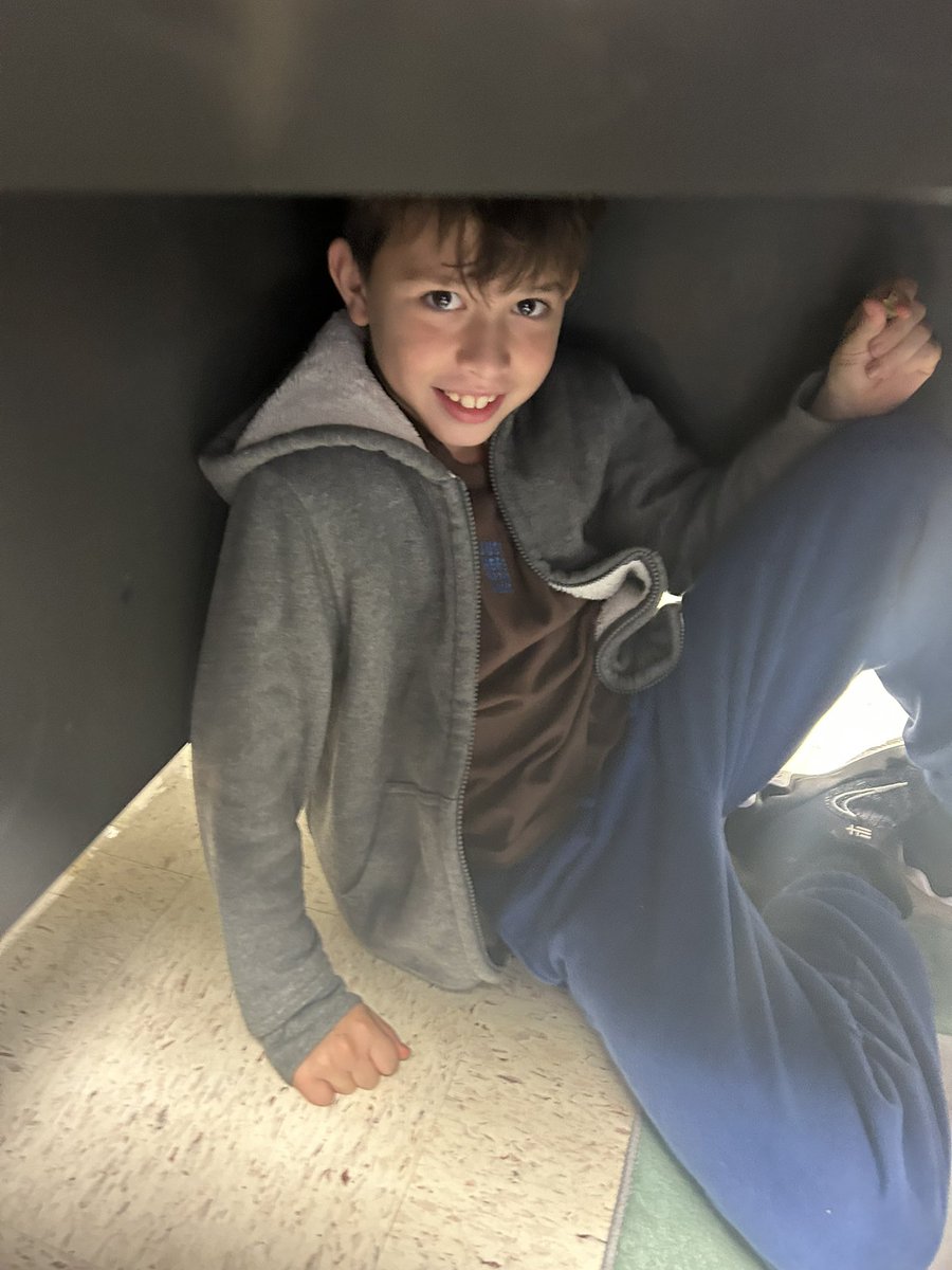 GabriellaG524's tweet photo. Had some visitors under my desk this morning. Very grateful for all the smiles these 4th graders give me #beartavernpride #happythanksgiving https://t.co/cSZihZBqPX