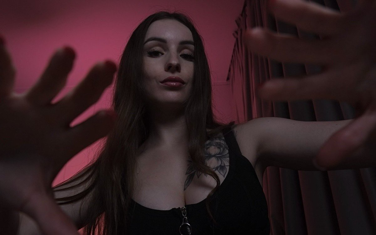 ASMR Tingly Lens Tapping 🥰⬇️
youtu.be/bmUF25FmXIk