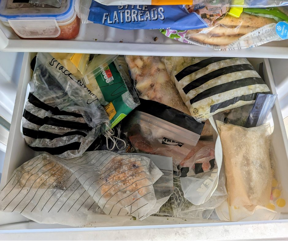 If your freezer is packed to the brim, those Christmas goodies won’t stand a chance. Time to clear the decks with these #FoodSavvy tips:
📝Make a list of what’s in your freezer
❄️Finish half-empty tubs &amp; bags
🍽️Eat it up before Xmas to create space
foodsavvy.org.uk/festive-freeze