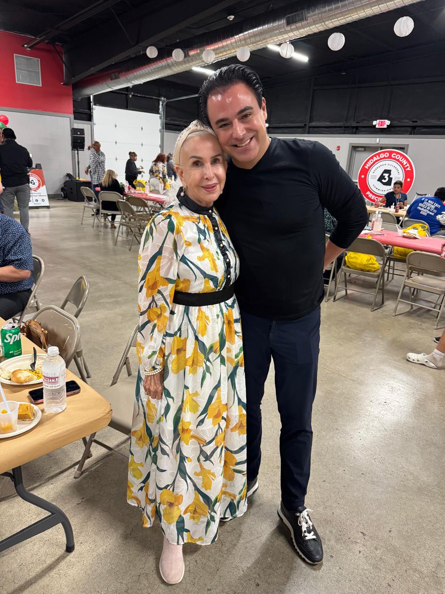 TerryCanales40's tweet photo. Last week, Erica and I were honored to join Commissioner Everardo “Ever” Villarreal at the Community Harvest Dinner in Mission. We ate good food, had great conversations and connected with all the amazing families in the community.
#HD40 #Community #Thanksgiving #TxLege #Pct3 https://t.co/1rz50KTzGz