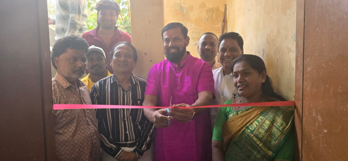 TigerRajaSingh's tweet photo. Inaugurated development works worth 51.7 lakh rupees in Dhoolpet, Mangalhat Division of #Goshamahal.

These works include a CC road of 9.7 lakh rupees at Aram Ghar Colony, a 10 lakh rupee CC road at Chittiwale Mohanlal Gali, a 26 lakh rupee community hall development at Panchsheel Baithak, and gym equipment worth 6 lakh rupees.

Corporator Smt. Sashikala Krishna Ji, local leaders, community representatives, members of the Chittiwale Mohanlal Gali and Panchsheel Baithak committees, Aram Ghar Baithak committee members, and others were present.