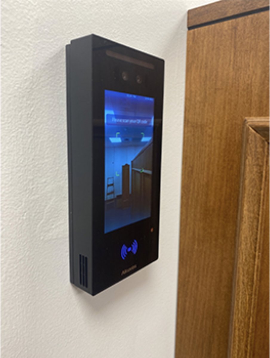 AcademyIntercom's tweet image. Hicksville Commercial Building → Akuvox A01/A05: touch UI + camera, mobile/PIN/card access, and centralized credential management. Faster entry for tenants, tighter control for ops.
#AccessControl #Akuvox #PropTech