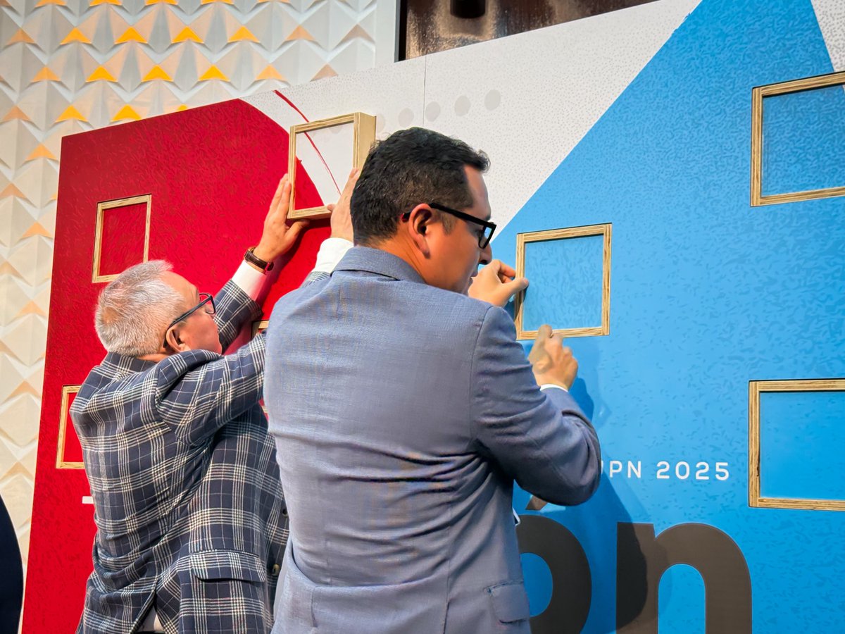 AdventistasUPN's tweet photo. 🔰En un acto representativo, los líderes de toda la #UPN colocan la pieza que faltaba para completar el compromiso de la misión.
Porque cuando cada uno aporta su parte, el llamado de Dios toma forma y avanzamos integrados en la misión🙏
#ConcilioAnualUPN #IntegradosEnMisión https://t.co/UzzvasSQ4Z