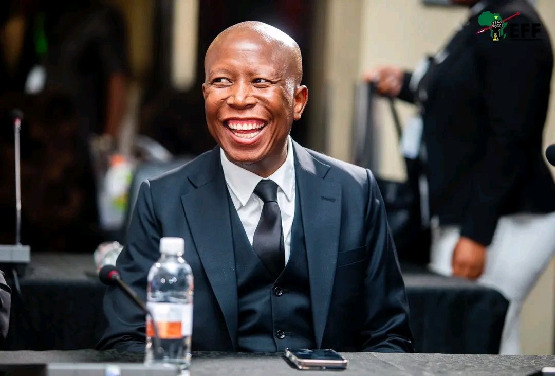 Nazo🔥🔥

CIC is the greatest Politician of our time he pushed the committee to question CAT MATLALA from Prison

For the first time in the history of 🇿🇦lets gave <a href="/Julius_S_Malema/">Julius Sello Malema</a> his flowers 🌺💐🌷