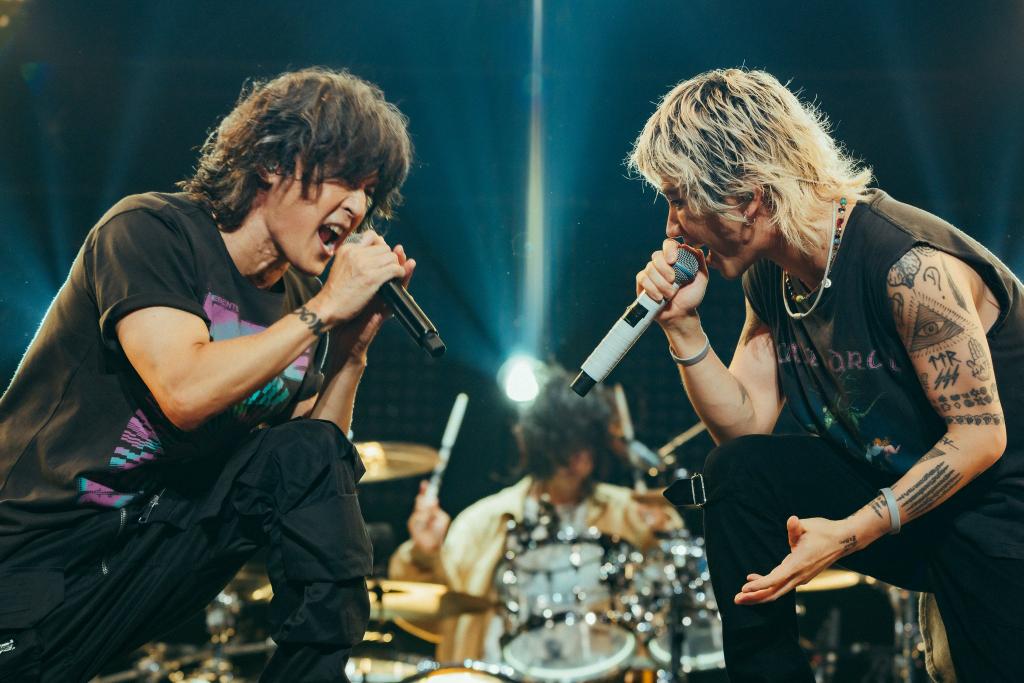 Pleasure2023_'s tweet photo. B'zのシンガーを褒めちぎる
ワンオクのシンガー「彼はもう60歳を超えてるんだよ」

B'zのシンガーが60歳を超えてるのは頭では理解しているが、心では未だに理解ができてない何故だろうか🤔 https://t.co/SJqR5DQ82B