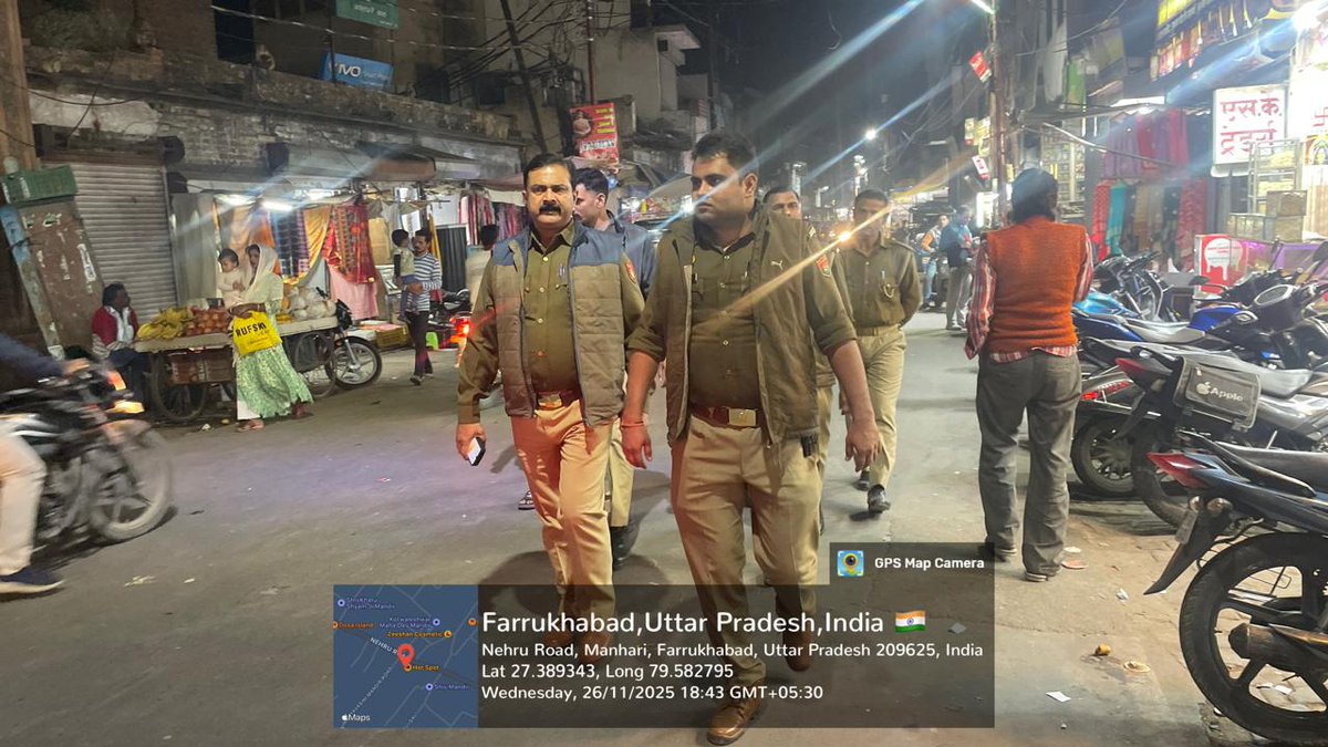 fatehgarhpolice's tweet image. पुलिस अधीक्षक जनपद फतेहगढ़ के निर्देशन में कोतवाली फर्रूखाबाद पुलिस द्वारा थाना क्षेत्रान्तर्गत शांति व्यवस्था के दृष्टिगत सुरक्षा, शांति, सौहार्द व कानून-व्यवस्था बनाए रखने हेतु प्रमुख बाजारों व मुख्य मार्गो पर पैदल गश्त की गई। #FatehgarhPolice