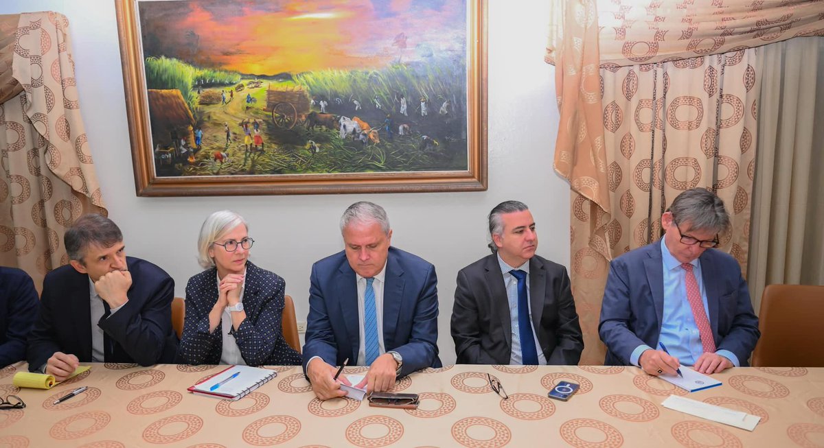 Makay_Hayti's tweet image. 😂
Sa se yon reyinyon Hayti sou refòm KONSTITISYONÈL an Hayti sou Garry Connille!