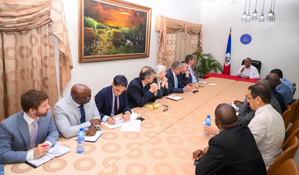 Makay_Hayti's tweet image. 😂
Sa se yon reyinyon Hayti sou refòm KONSTITISYONÈL an Hayti sou Garry Connille!