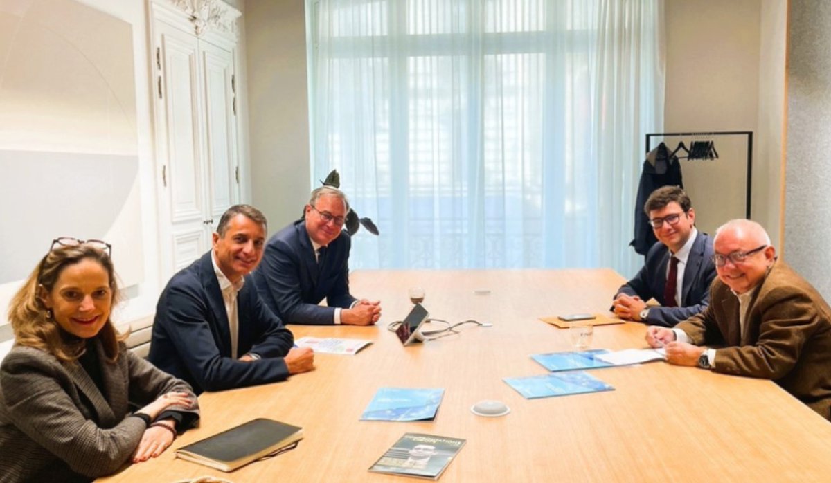 Confront_Europe's tweet photo. 🔍 Dans cet entretien pour Confrontations Europe, William Kadouch-Chassaing et Christophe Bavière, co-CEOs de @Eurazeo, reviennent sur leur vision d’un modèle d’investissement européen ambitieux.

➡️Retrouvez l’interview complète ici : https://t.co/JMmX4Fl7ty

(1/2) https://t.co/BcKsaODJjq