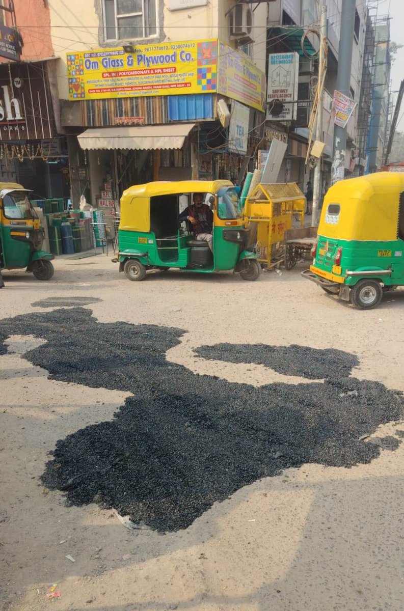 ManishChadhaBJP's tweet image. पहाड़गंज वार्ड के जनता की समस्याओं को तुरंत संज्ञान में लेते हुए गलियों और सड़कों पर रिपेयर का कार्य कराया 

मेरा काम ही मेरी पहचान है 
जनता की सेवा करना ही मेरा लक्ष्य है।।
#NarendraModi #JPNadda #BansuriSwaraj #RekhaGupta #VirendraSachdeva  #ManishChadhaBJP  #MCD #Delhi