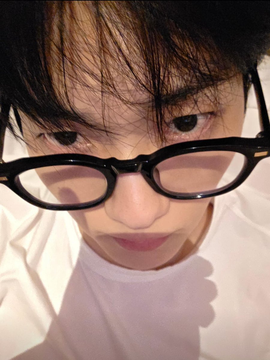 IM GOING TO JUMP WHAT THIS CUTIE